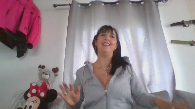 Lilou22 live cam on Cam4