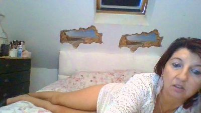 Lilou22 live cam on Cam4