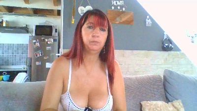 Lilou22 live cam on Cam4