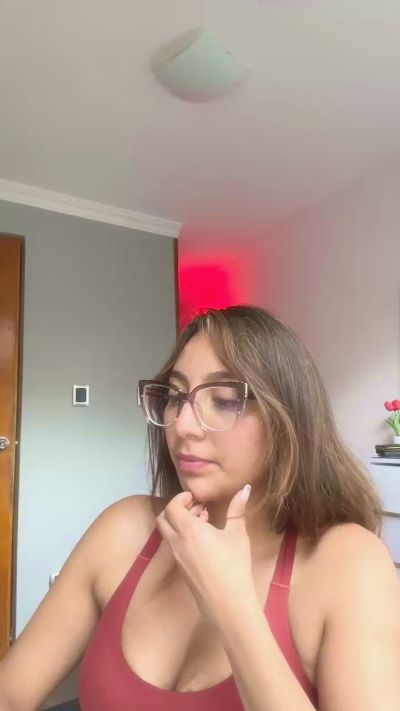 LilyGarcia live cam on Cam4