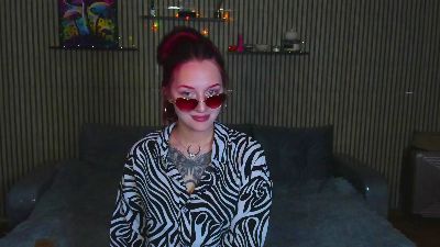 LilyHarwick live cam on Cam4