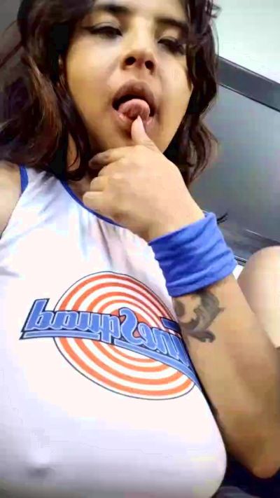 Lily_Foxxy live cam on Cam4