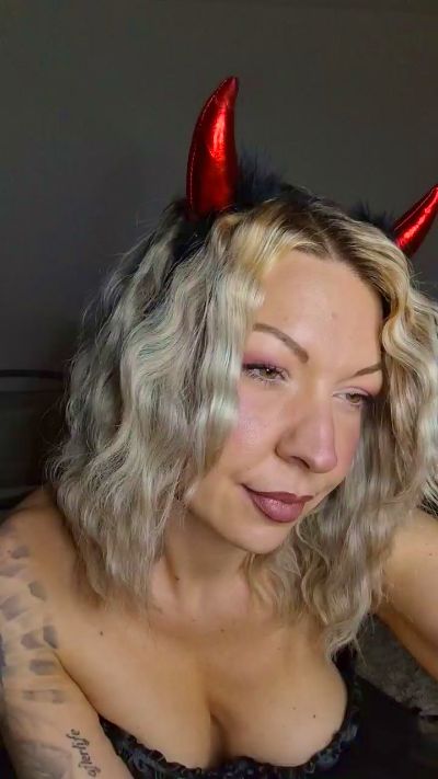 LinaAmalia live cam on Cam4