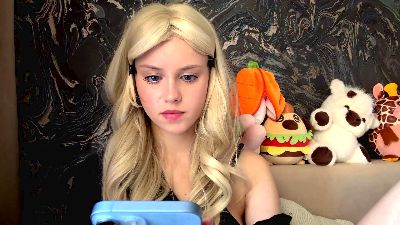 LinaPeachy live cam on Cam4