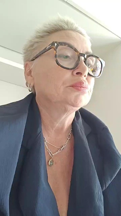 LindaL69 live cam on Cam4