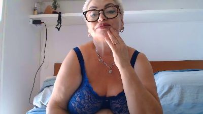 LindaL69 live cam on Cam4