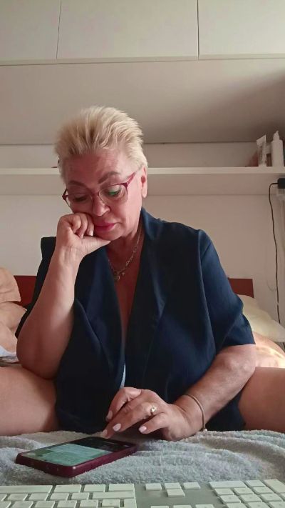 LindaL69 live cam on Cam4