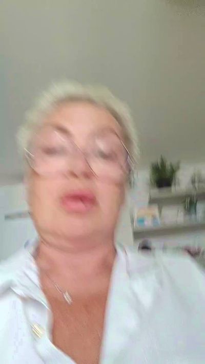 LindaL69 live cam on Cam4