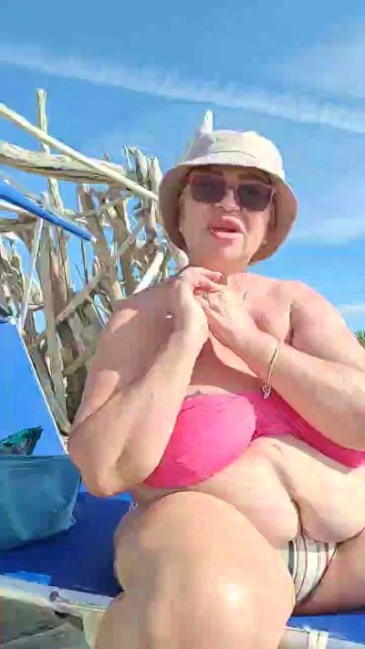 LindaL69 live cam on Cam4