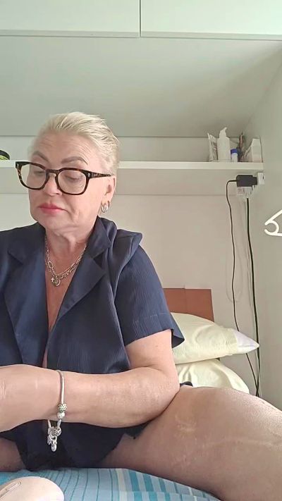 LindaL69 live cam on Cam4