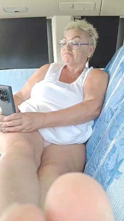 LindaL69 live cam on Cam4