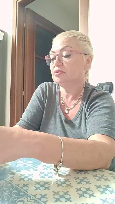 LindaL69 live cam on Cam4