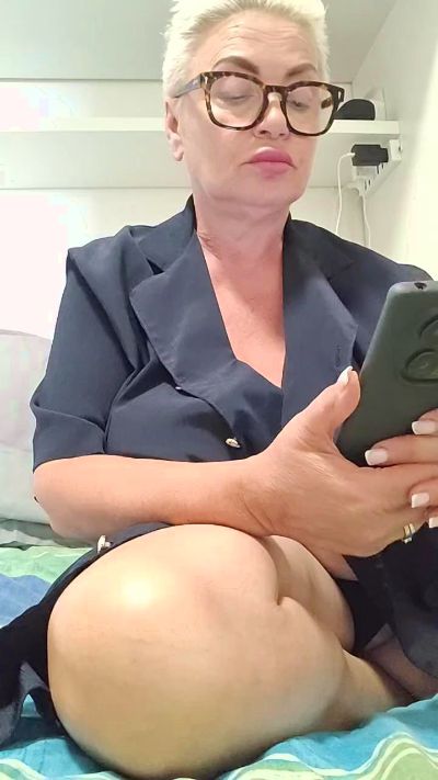 LindaL69 live cam on Cam4
