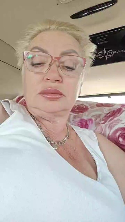 LindaL69 live cam on Cam4