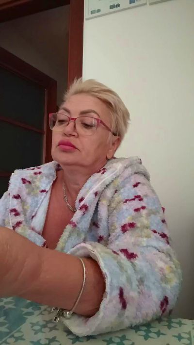 LindaL69 live cam on Cam4
