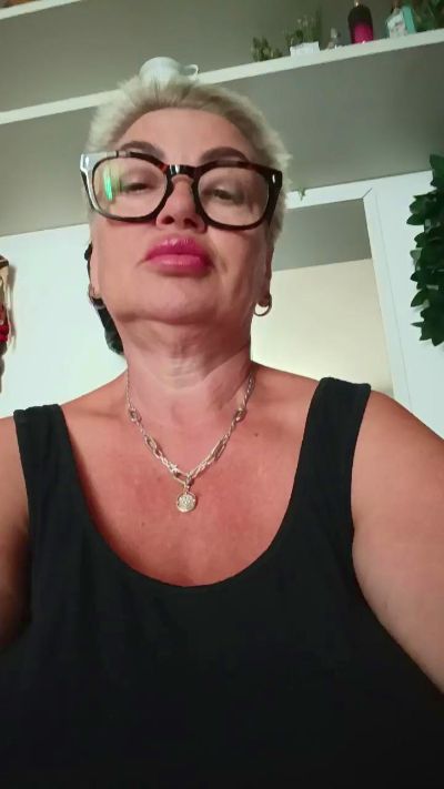 LindaL69 live cam on Cam4