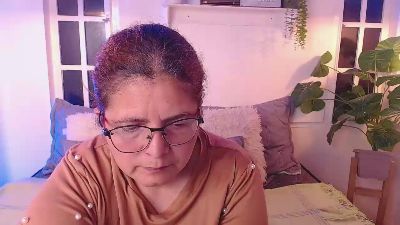Linda_banks_ live cam on Cam4