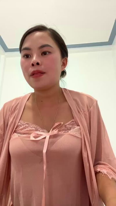Lindabeo00 live cam on Cam4