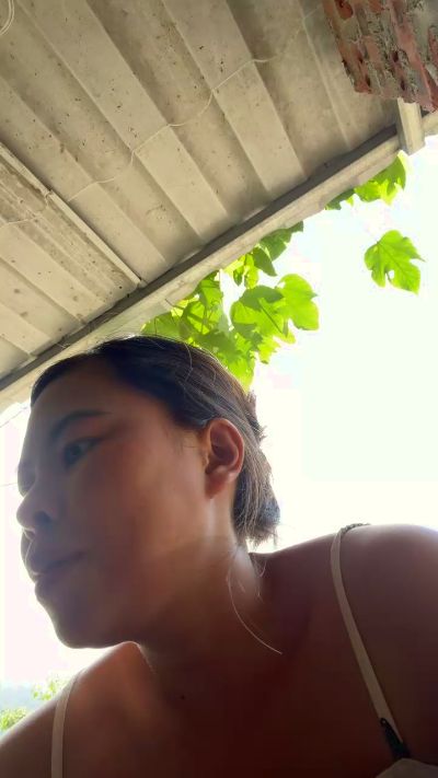 Lindabeo00 live cam on Cam4