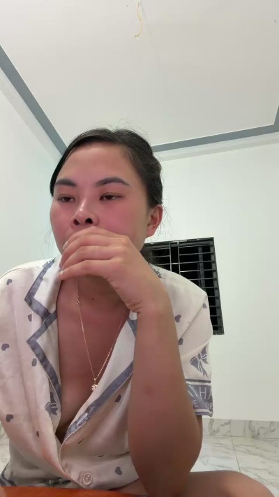 Lindabeo00 live cam on Cam4