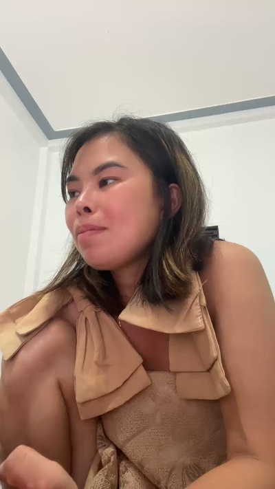 Lindabeo00 live cam on Cam4