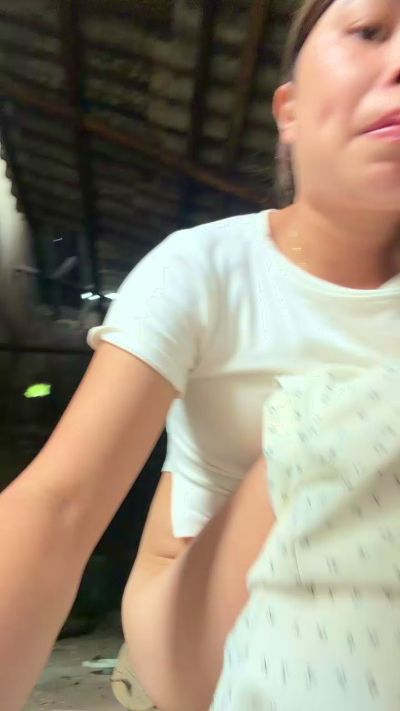 Lindabeo00 live cam on Cam4
