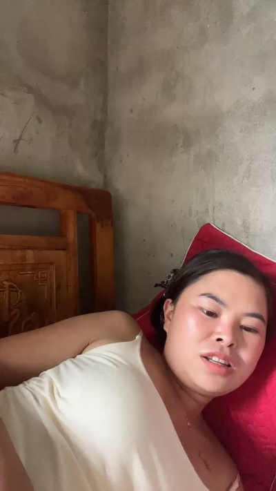Lindabeo00 live cam on Cam4