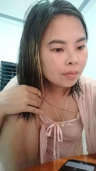 Lindabeo00 live cam on Cam4