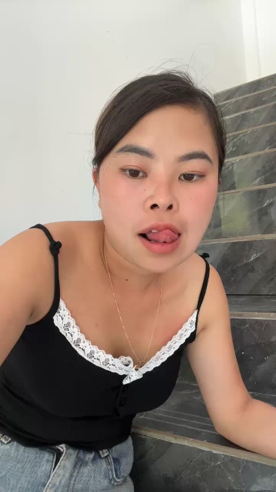 Lindabeo00 live cam on Cam4