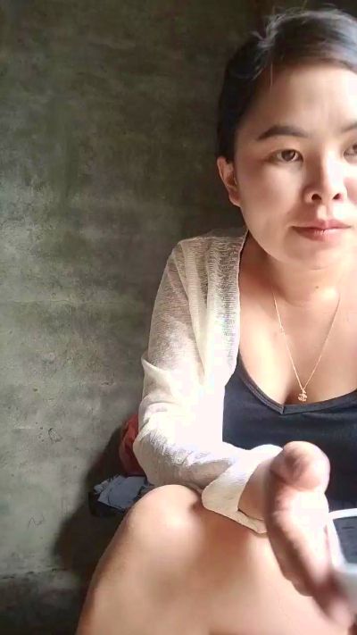 Lindabeo00 live cam on Cam4