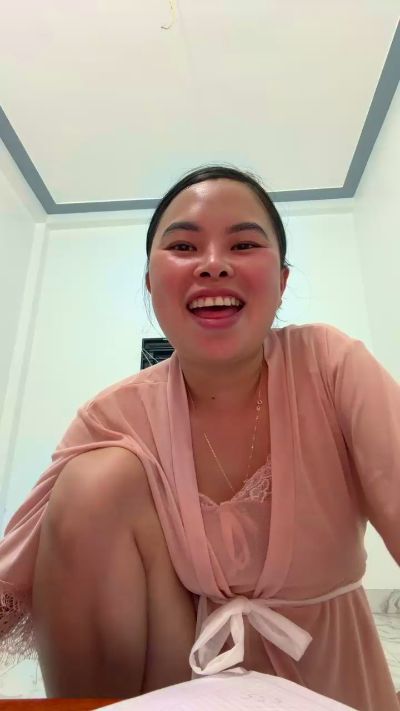 Lindabeo00 live cam on Cam4