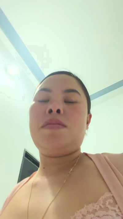 Lindabeo00 live cam on Cam4