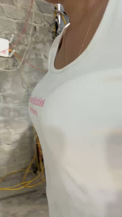 Lindabeo00 live cam on Cam4