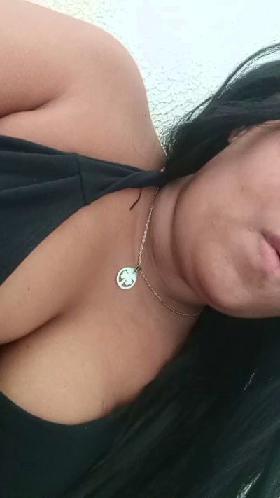 Lindinha_19 live cam on Cam4