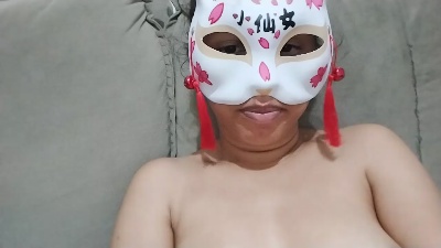 Lindinha_2 live cam on Cam4