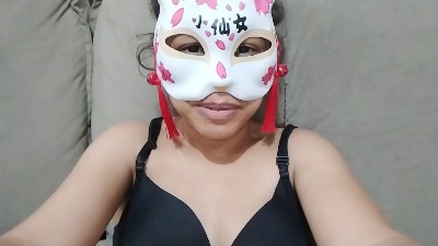 Lindinha_2 live cam on Cam4