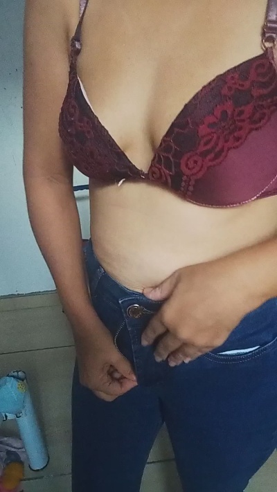 Lindinha_2 live cam on Cam4