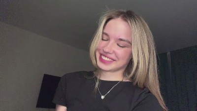 LindseyWatah live cam on Cam4
