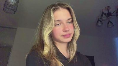 LindseyWatah live cam on Cam4
