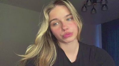 LindseyWatah live cam on Cam4