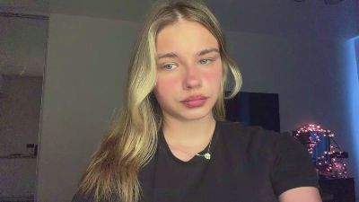 LindseyWatah live cam on Cam4