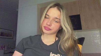 LindseyWatah live cam on Cam4
