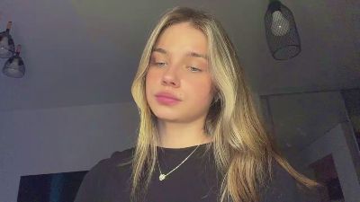 LindseyWatah live cam on Cam4