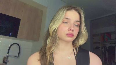 LindseyWatah live cam on Cam4