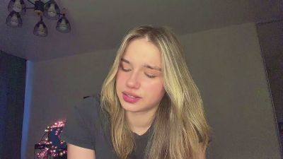LindseyWatah live cam on Cam4