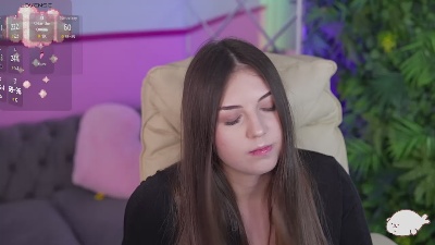 LindsyRawr live cam on Cam4