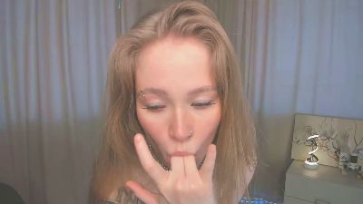 LinhMadeiros live cam on Cam4