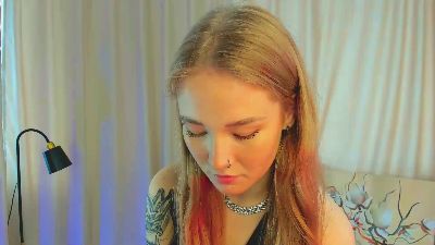 LinhMadeiros live cam on Cam4