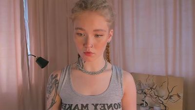 LinhMadeiros live cam on Cam4