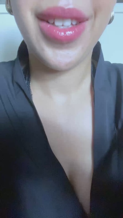 LioraLuxeX live cam on Cam4